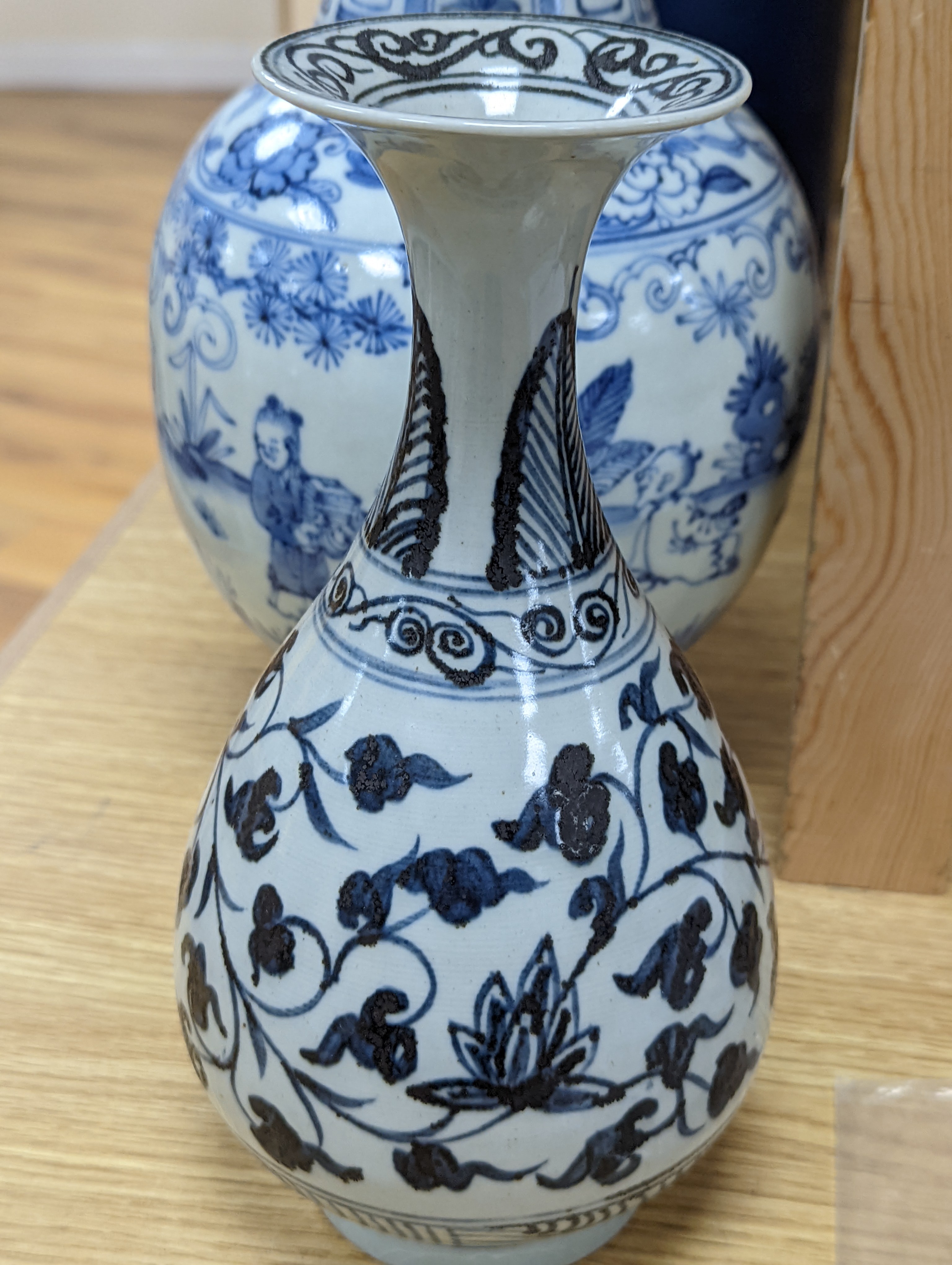 Two Chinese blue and white vases 37cm